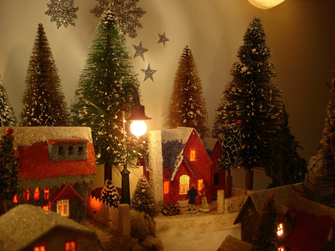 Antique Cardboard Christmas House (100K)