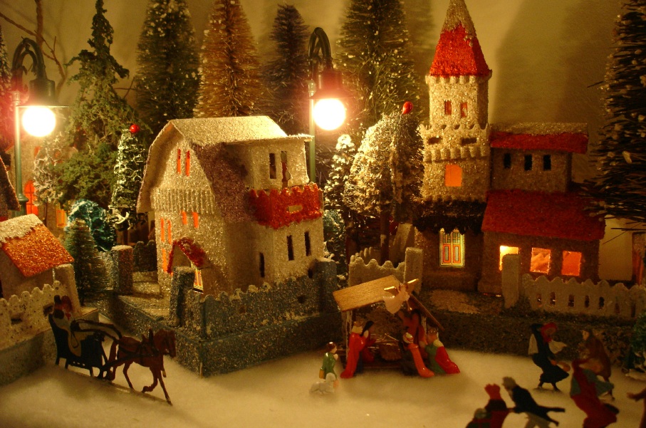 Antique Cardboard Christmas House (250K)