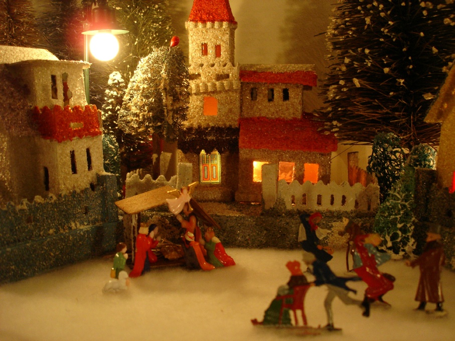 Antique Cardboard Christmas House (250K)