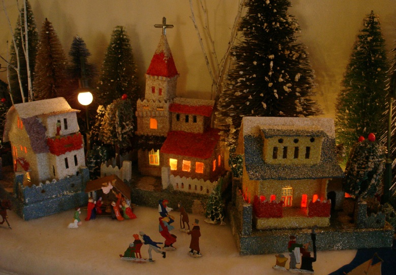 Antique Cardboard Christmas House (250K)