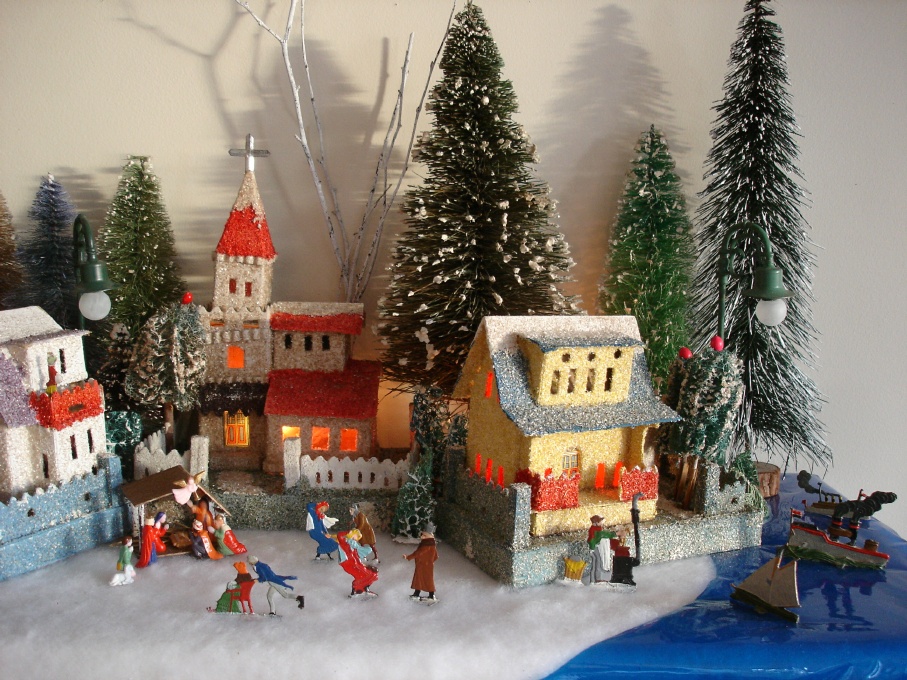 Antique Cardboard Christmas House (250K)