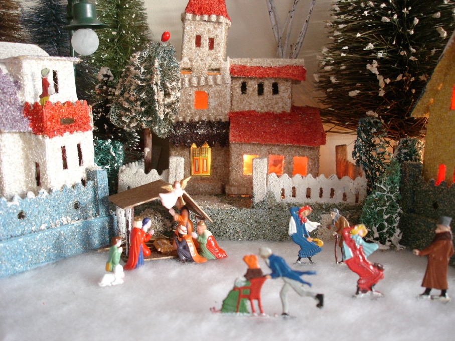 Antique Cardboard Christmas House (250K)