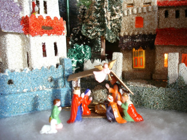 Antique Cardboard Christmas House (250K)