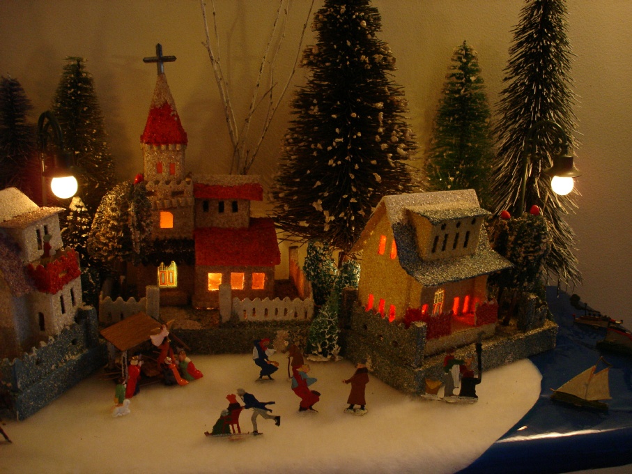 Antique Cardboard Christmas House (250K)