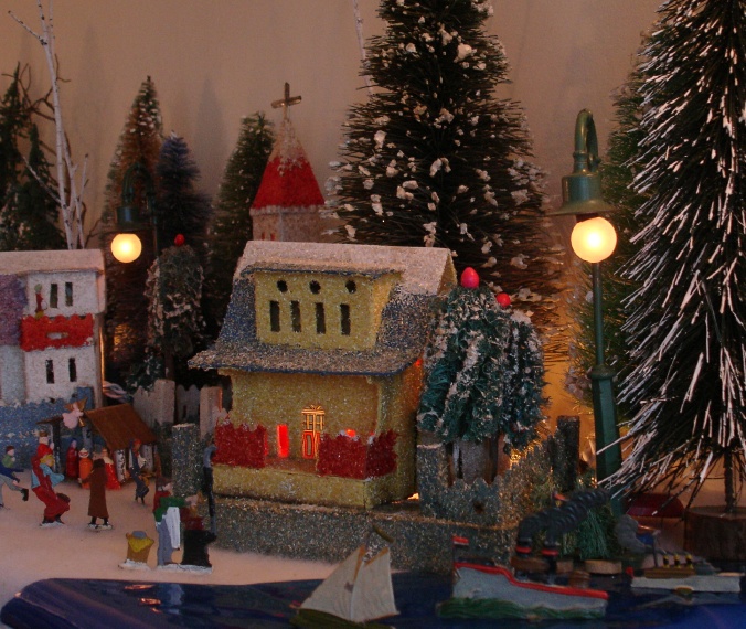 Antique Cardboard Christmas House (250K)