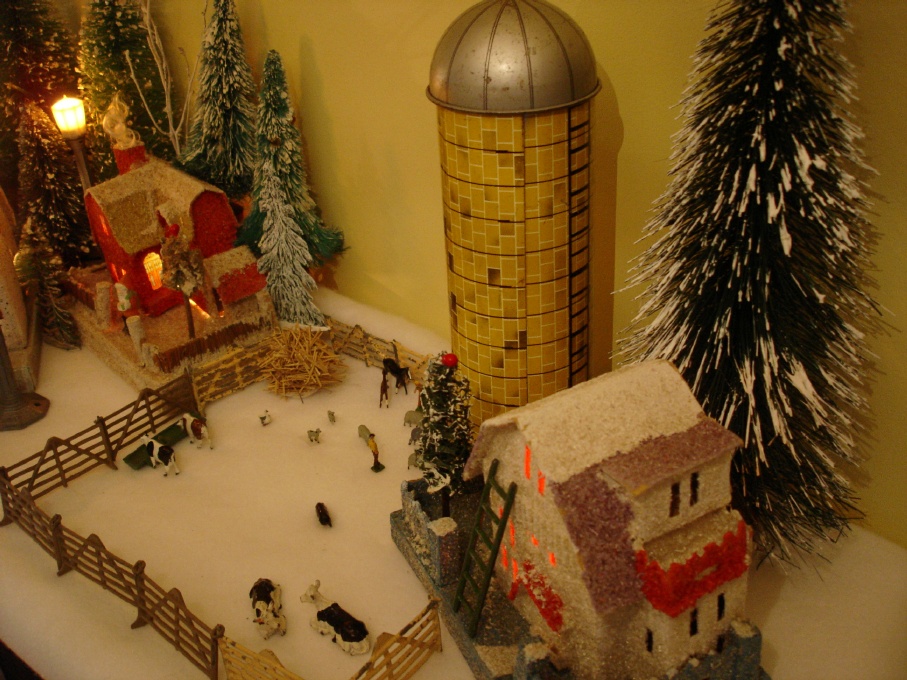 Antique Cardboard Christmas House (250K)