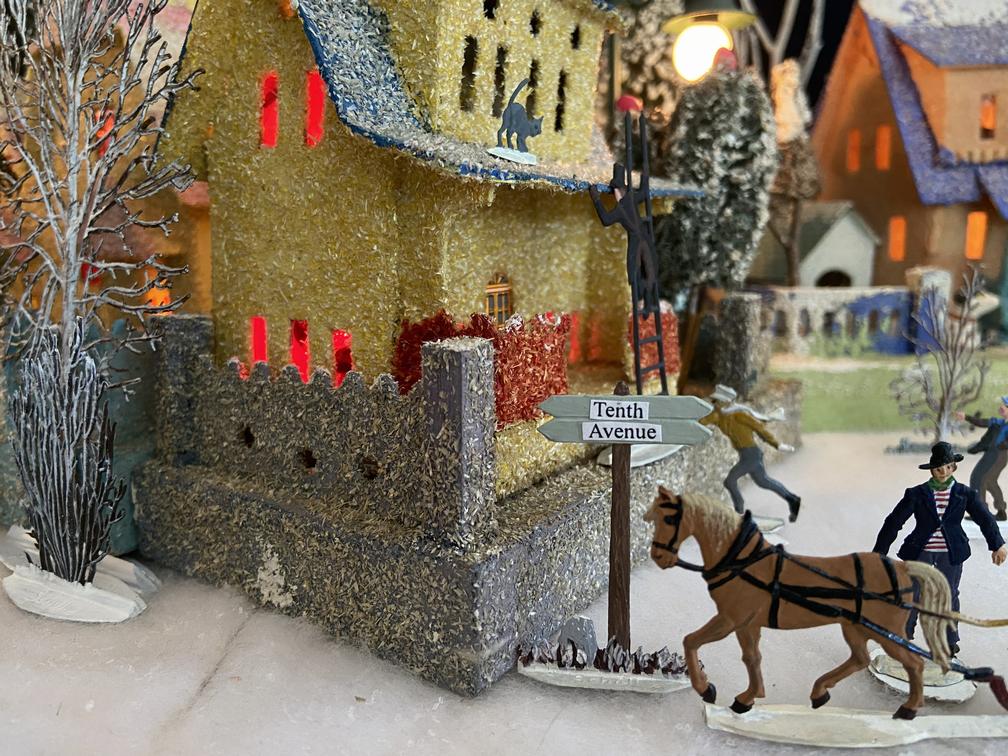 Antique Cardboard Christmas House (300K)