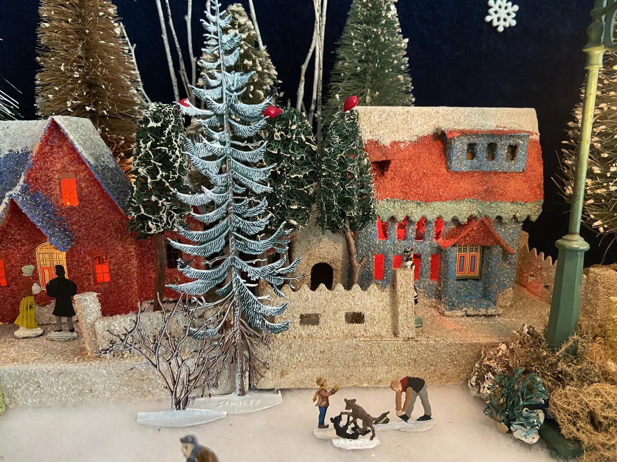 Antique Cardboard Christmas House (300K)