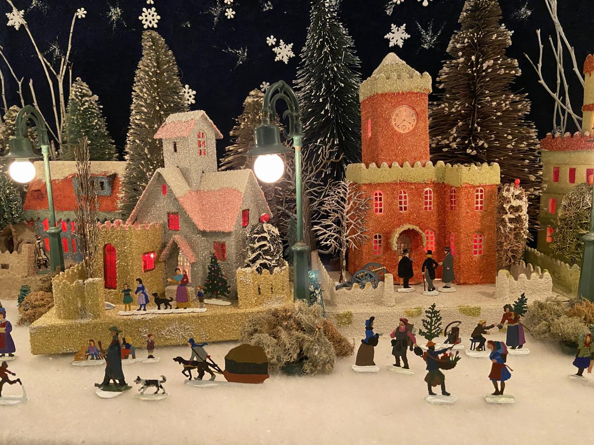 Antique Cardboard Christmas House (300K)