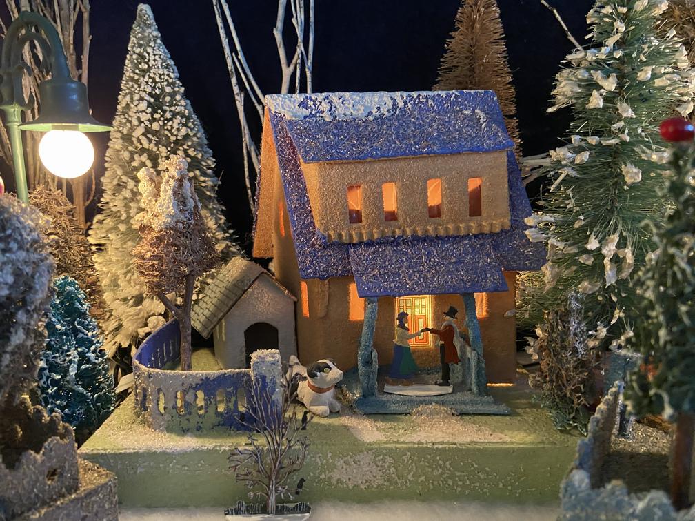 Antique Cardboard Christmas House (300K)