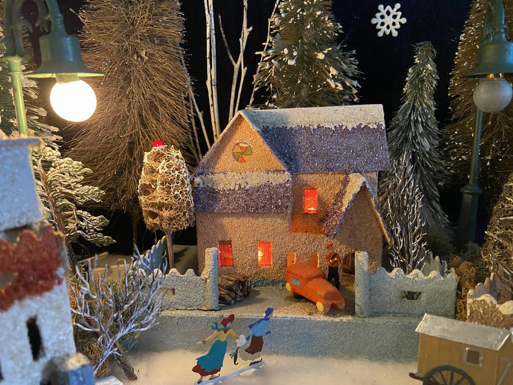 Antique Cardboard Christmas House (300K)