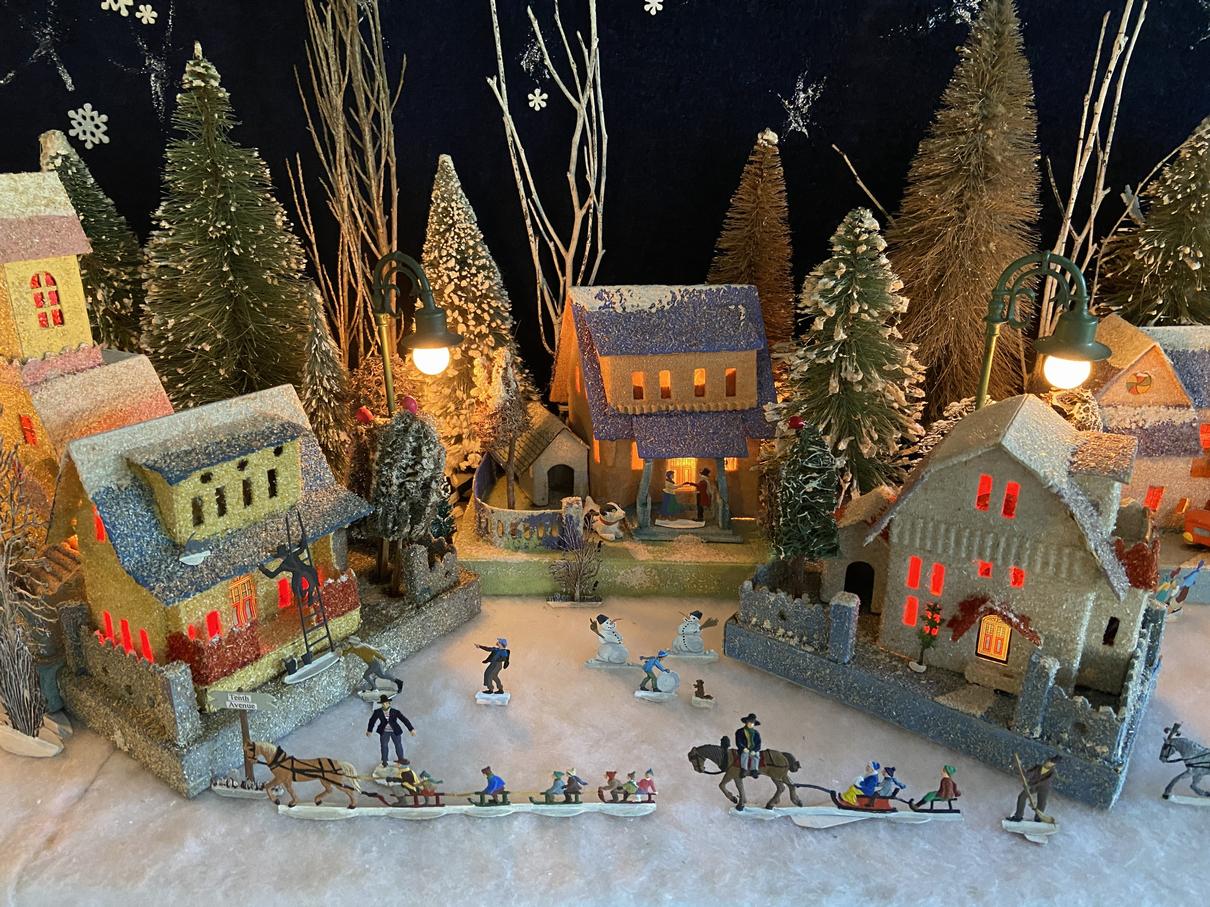 Antique Cardboard Christmas House (300K)