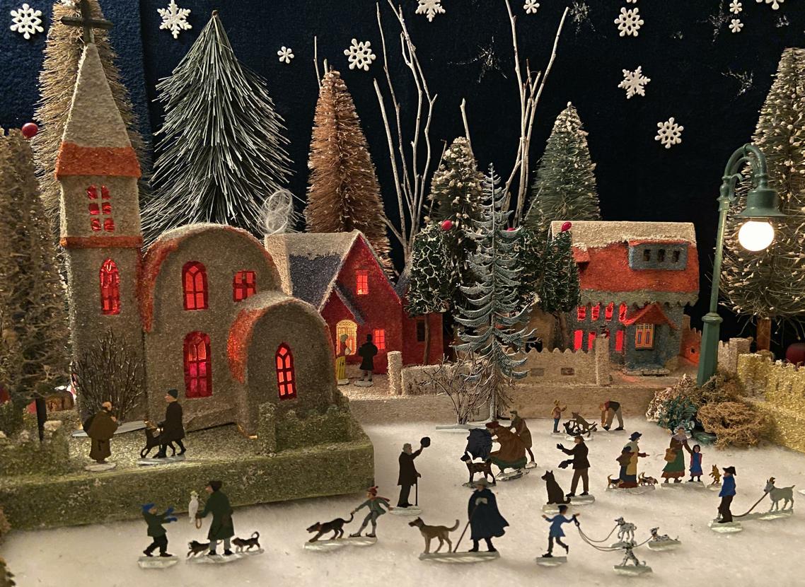 Antique Cardboard Christmas House (300K)