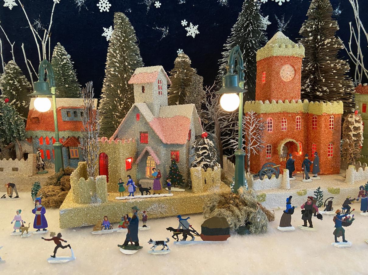 Antique Cardboard Christmas House (300K)