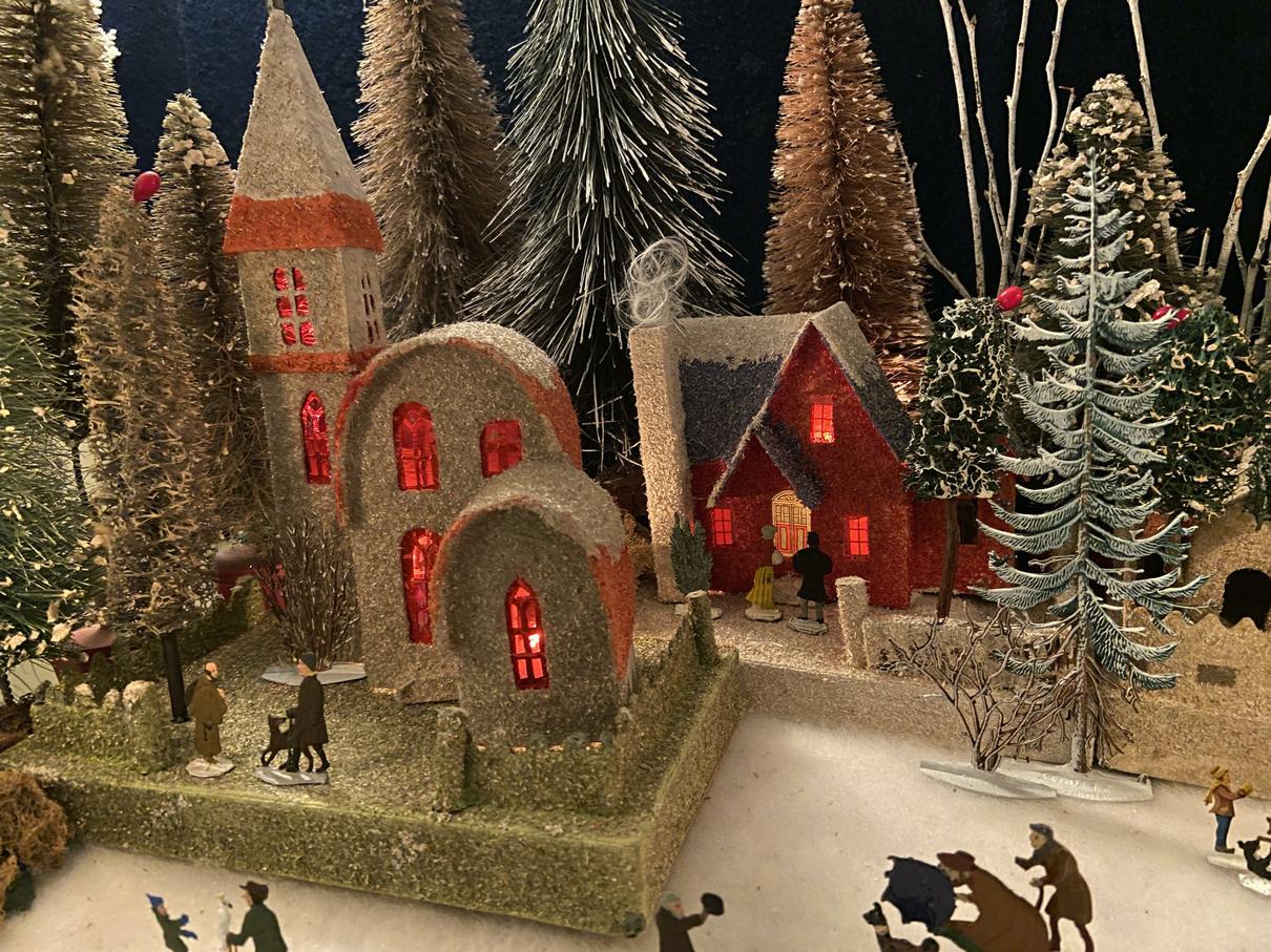 Antique Cardboard Christmas House (300K)