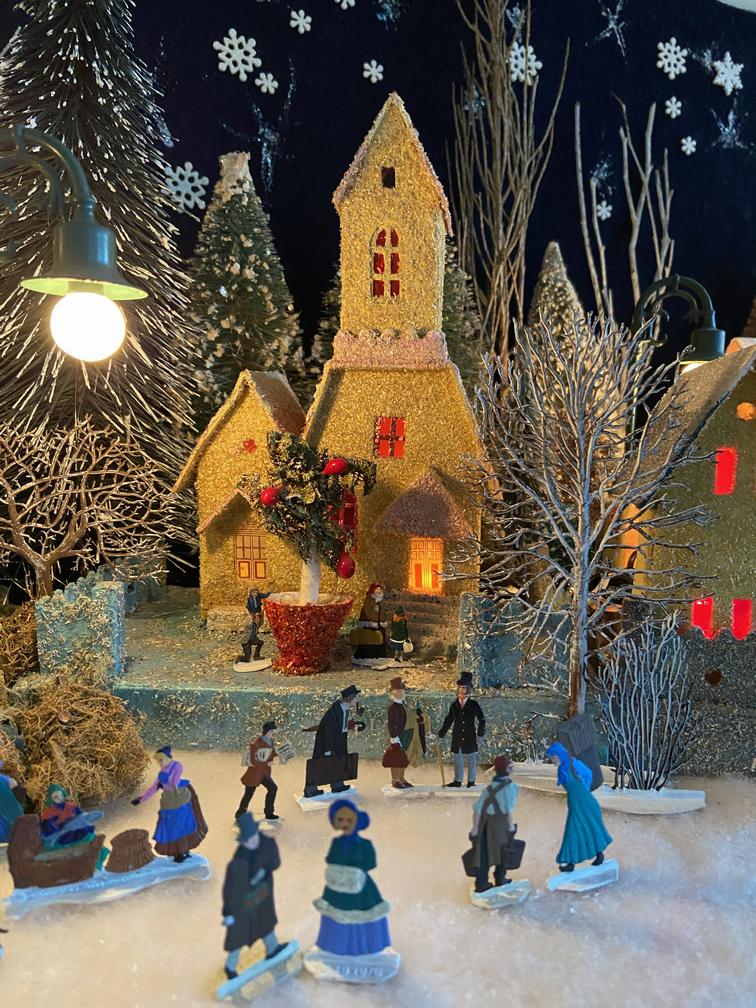 Antique Cardboard Christmas House (300K)