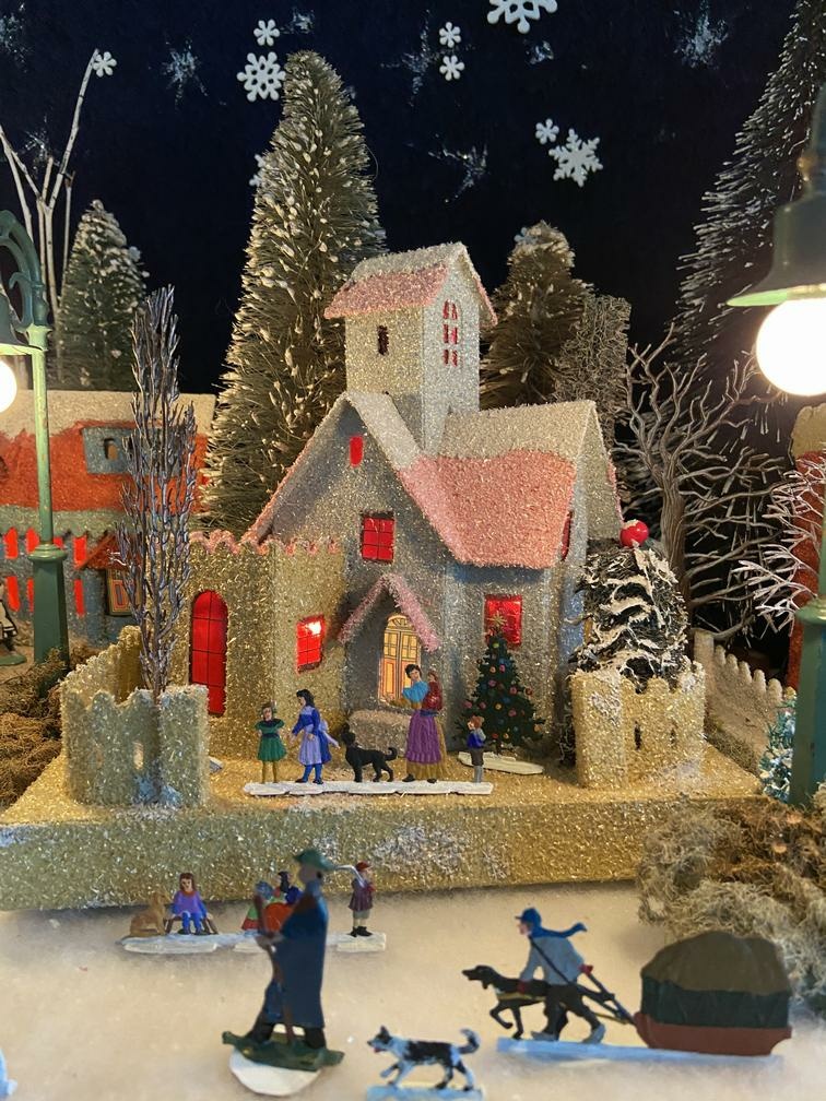 Antique Cardboard Christmas House (300K)