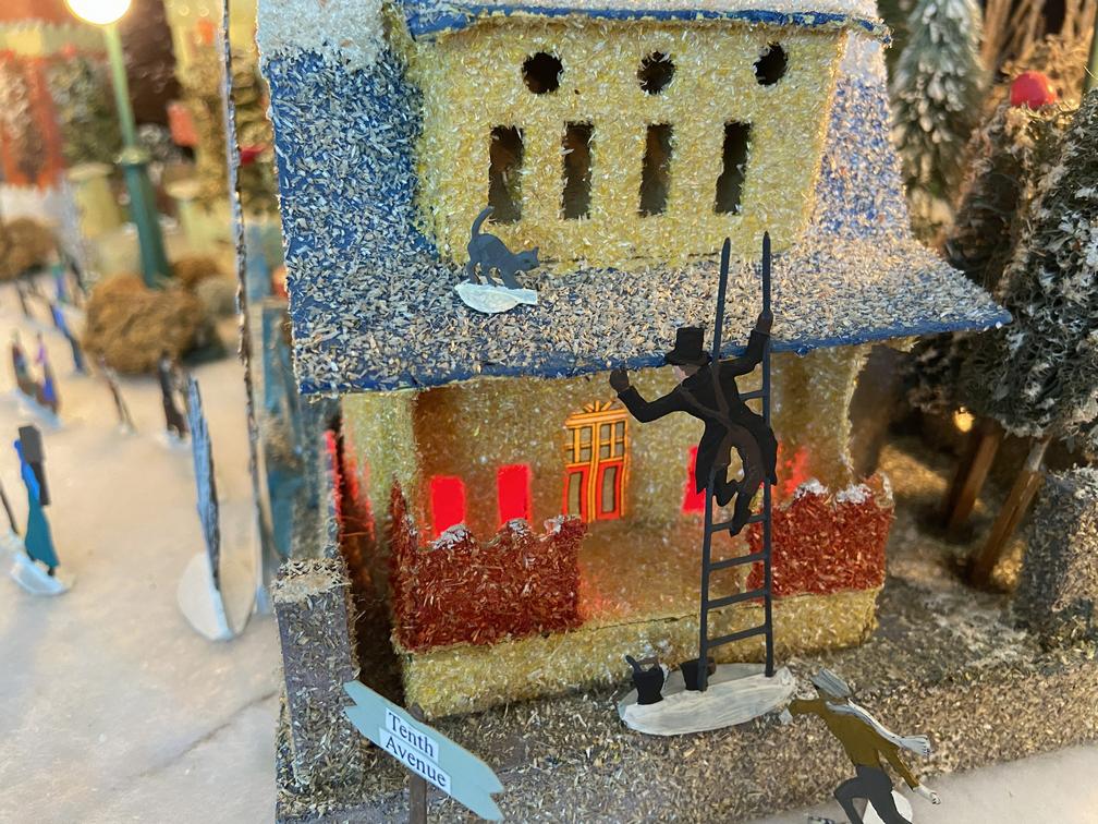 Antique Cardboard Christmas House (300K)