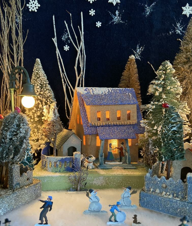 Antique Cardboard Christmas House (300K)