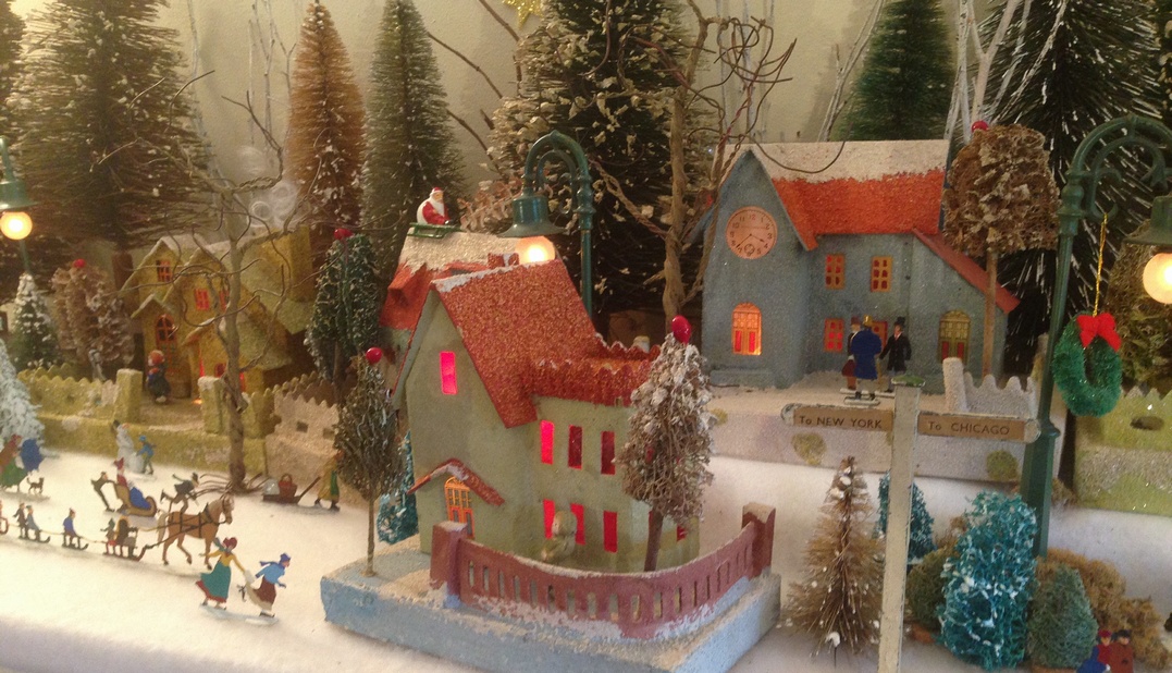 Antique Cardboard Christmas House (300K)