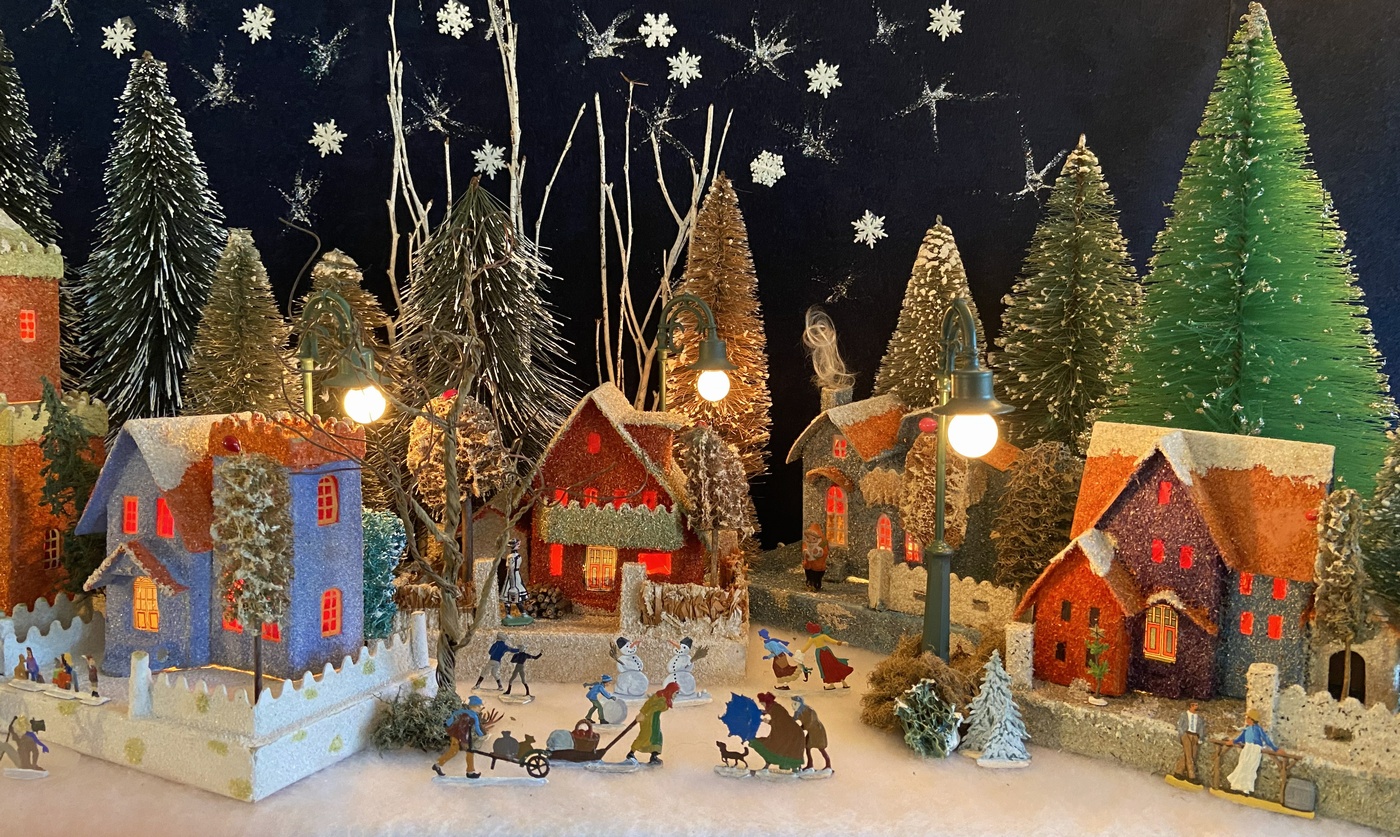 Antique Cardboard Christmas House (300K)