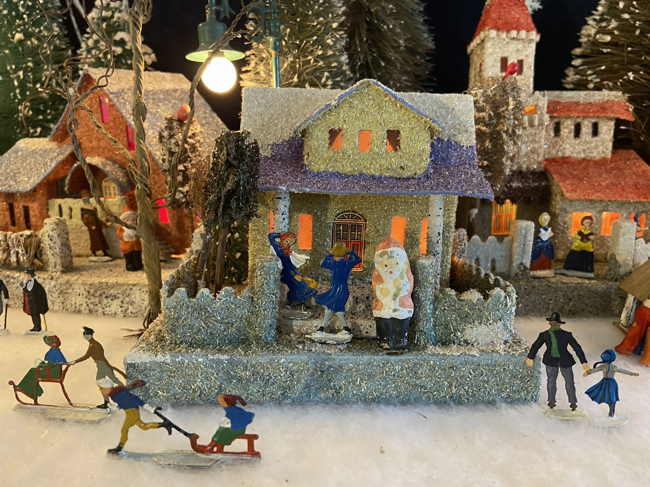 Antique Cardboard Christmas House (300K)