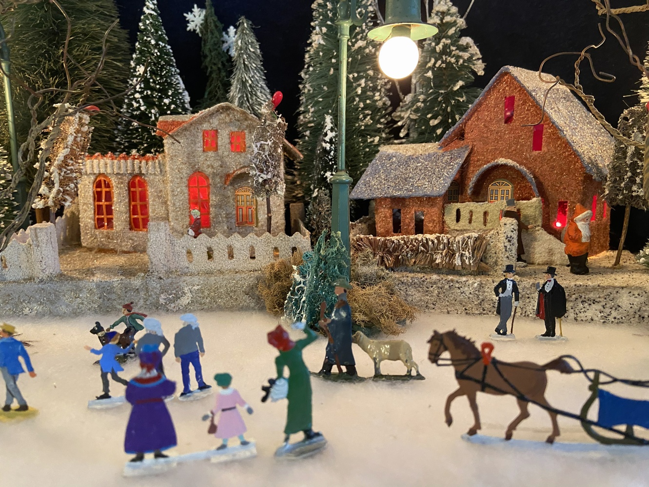 Antique Cardboard Christmas House (300K)