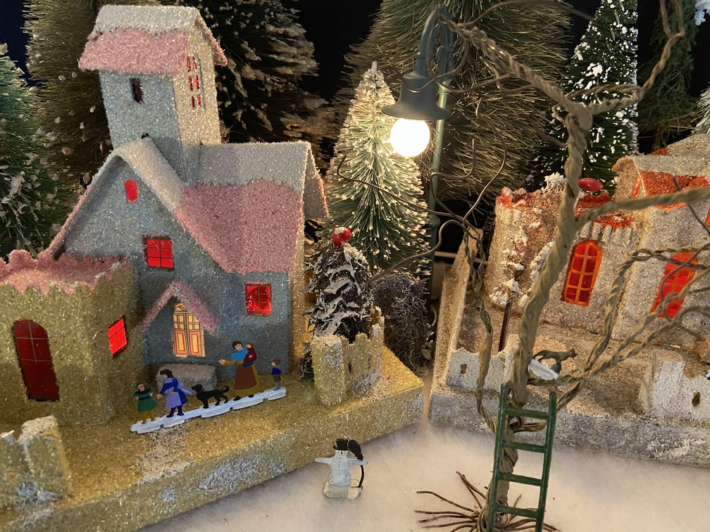 Antique Cardboard Christmas House (300K)