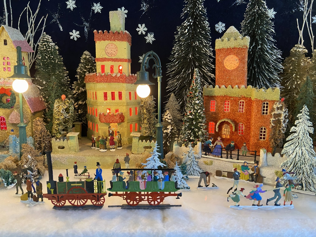 Antique Cardboard Christmas House (300K)