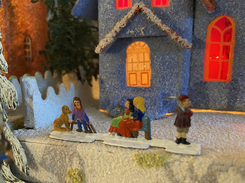 Antique Cardboard Christmas House (300K)