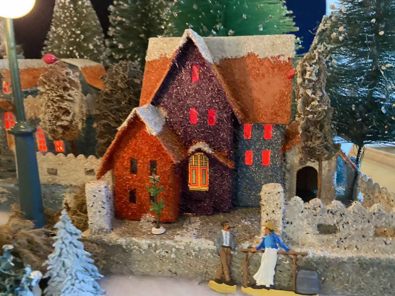 Antique Cardboard Christmas House (300K)