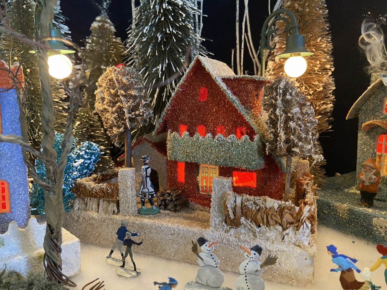 Antique Cardboard Christmas House (300K)