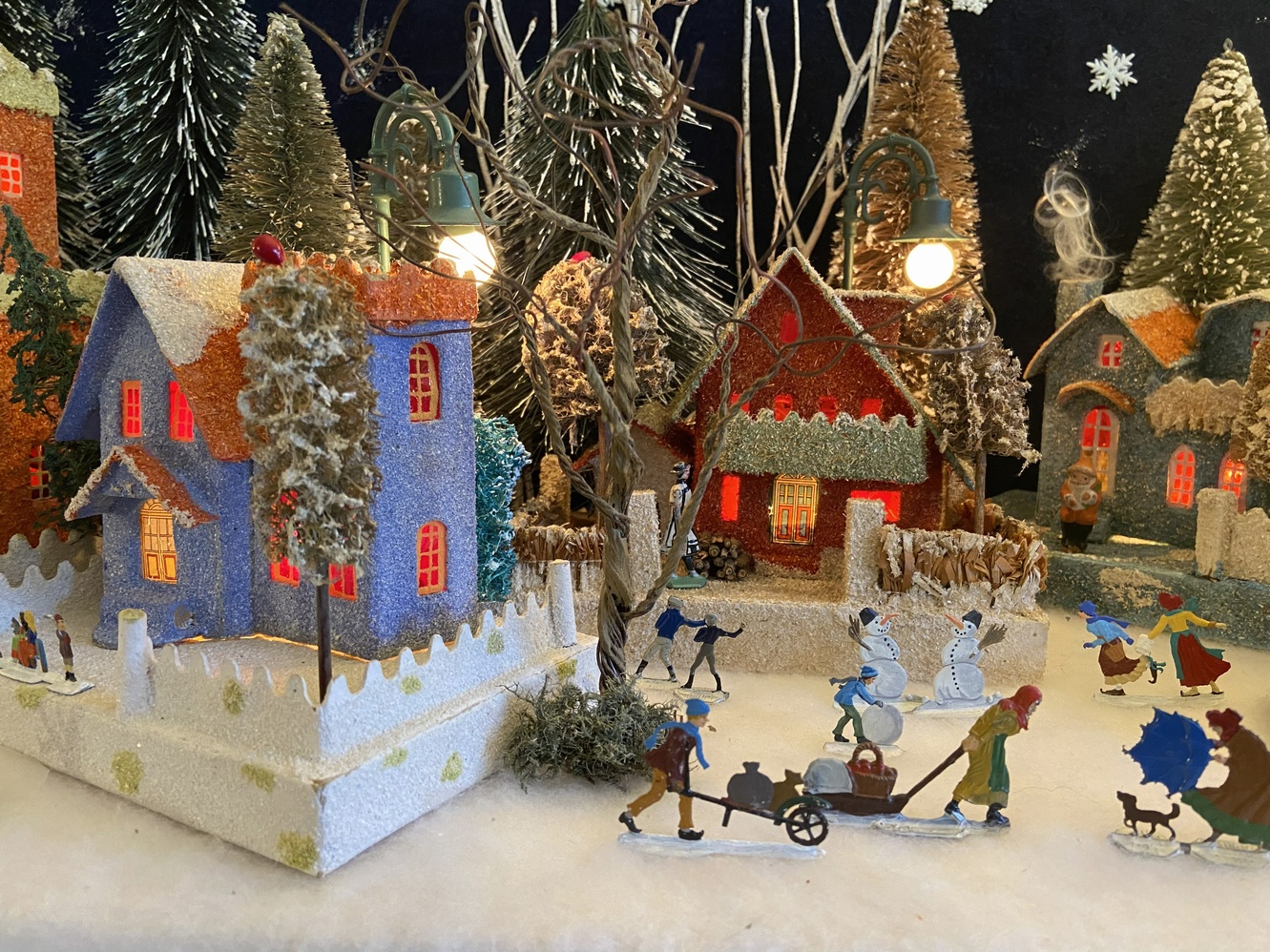 Antique Cardboard Christmas House (300K)