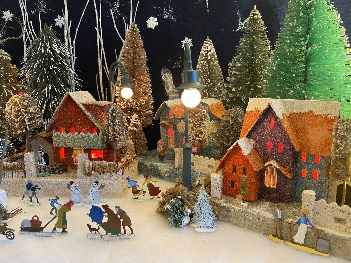 Antique Cardboard Christmas House (300K)