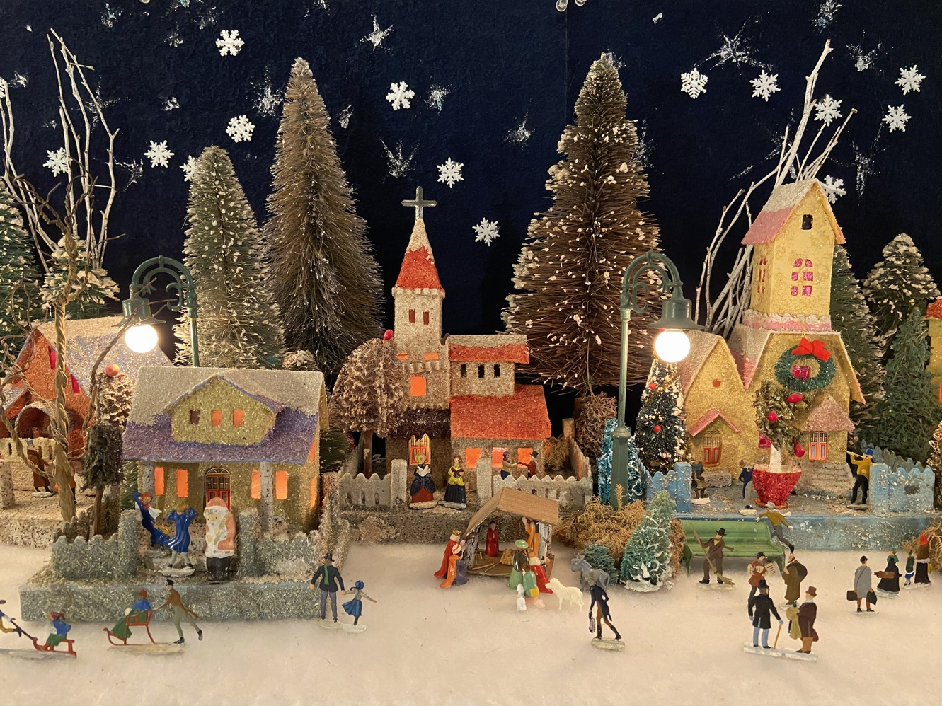 Antique Cardboard Christmas House (300K)