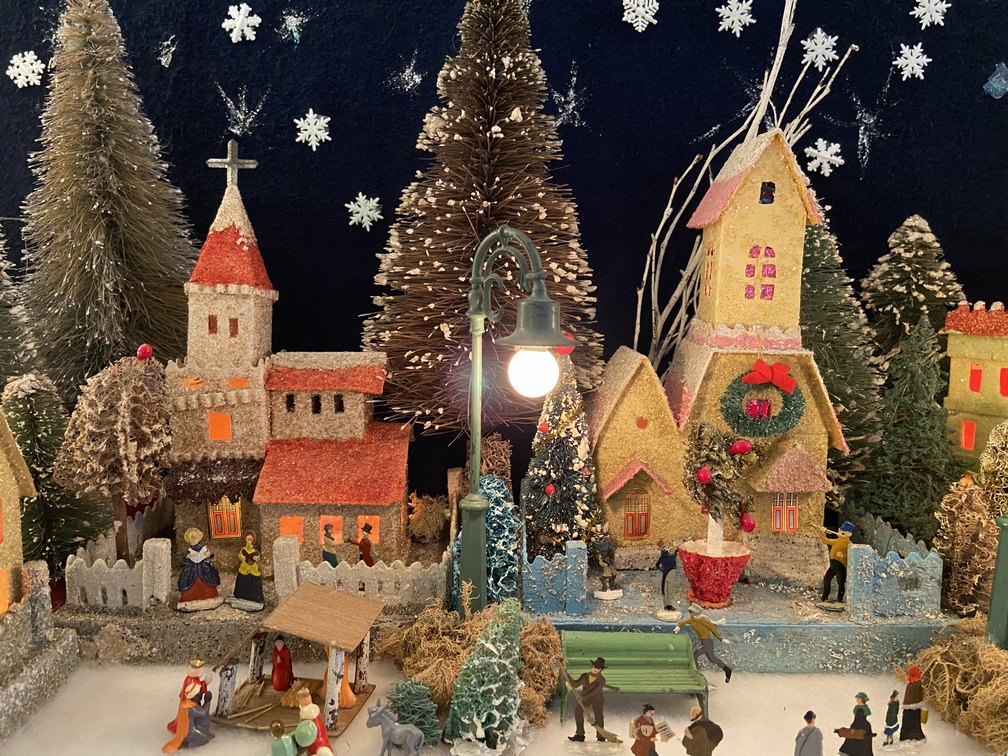 Antique Cardboard Christmas House (300K)