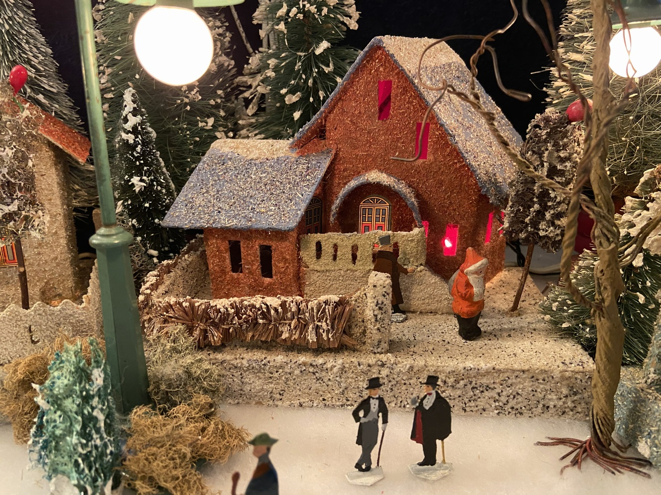 Antique Cardboard Christmas House (300K)