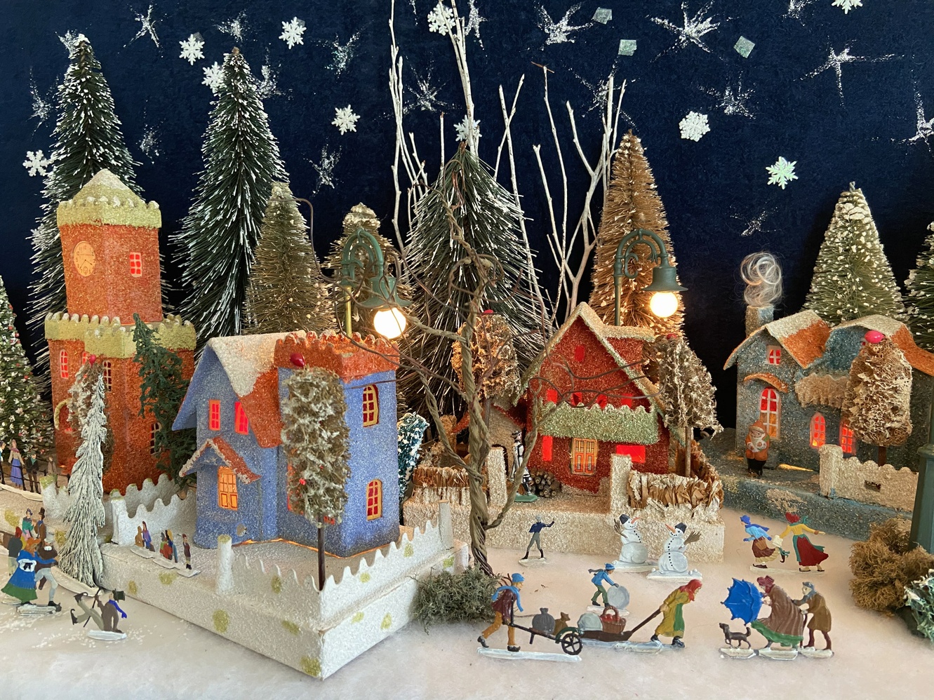 Antique Cardboard Christmas House (300K)