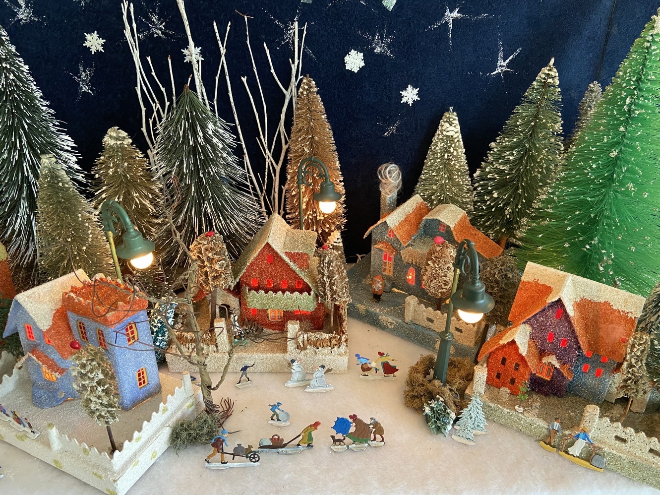 Antique Cardboard Christmas House (300K)