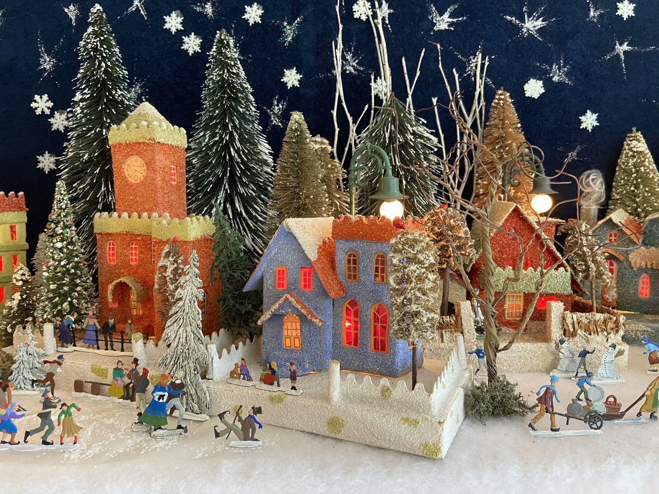 Antique Cardboard Christmas House (300K)