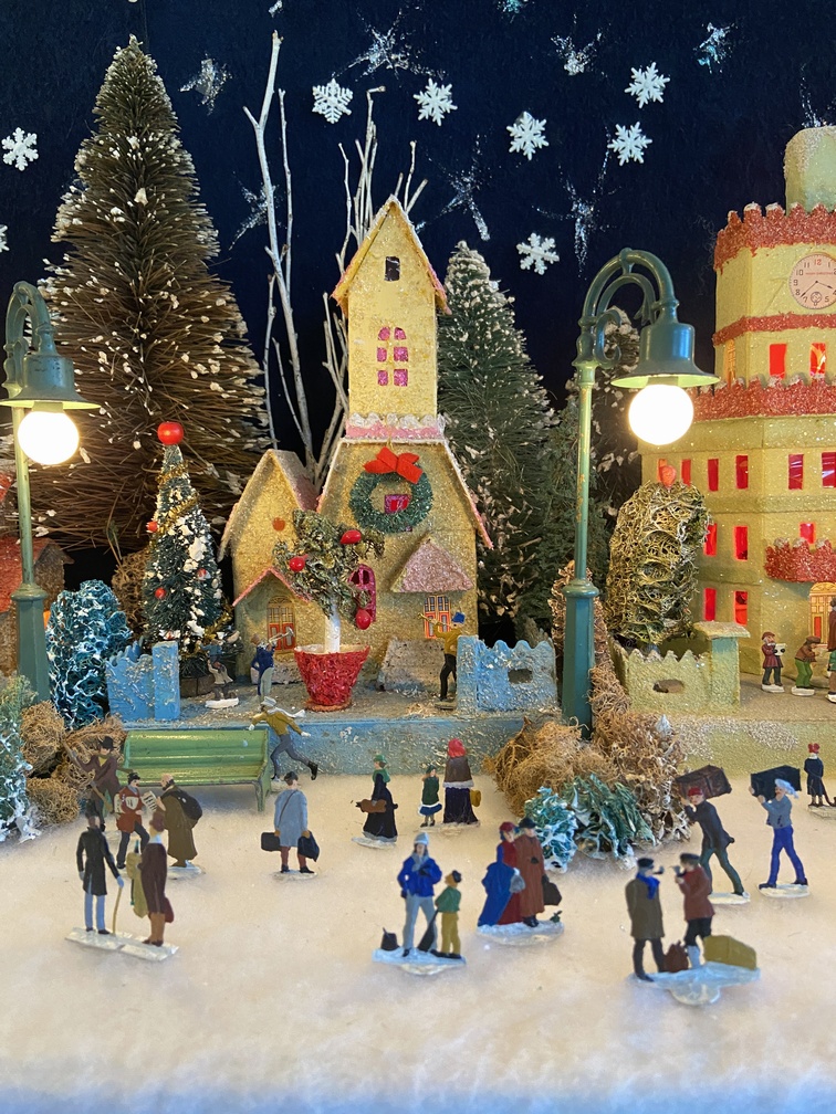 Antique Cardboard Christmas House (300K)