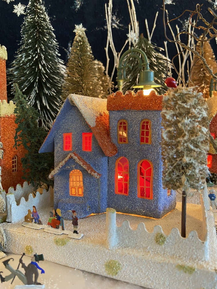 Antique Cardboard Christmas House (300K)