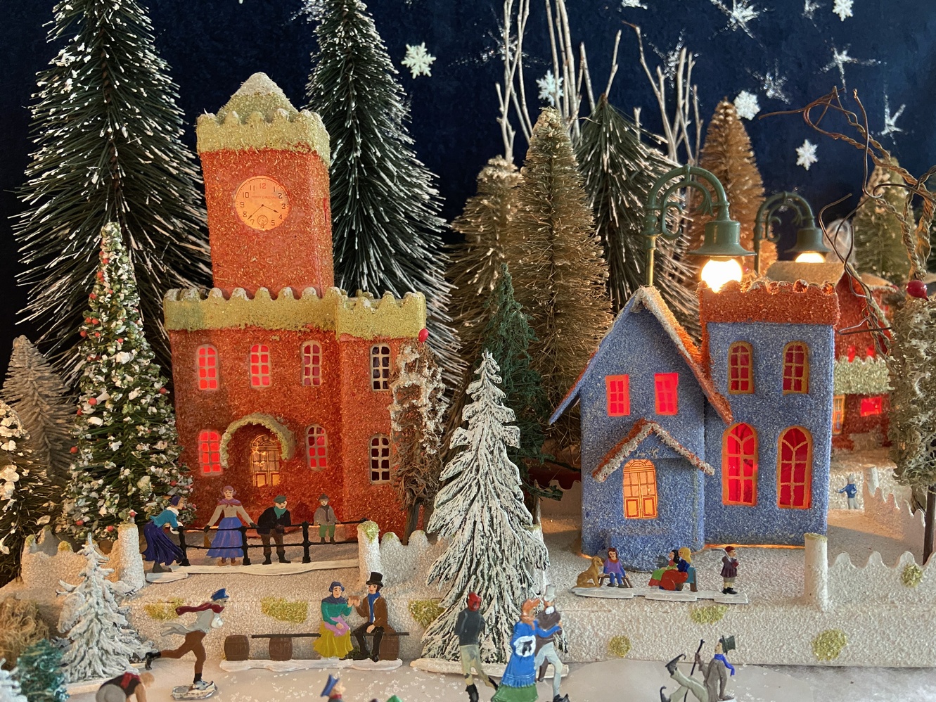 Antique Cardboard Christmas House (300K)