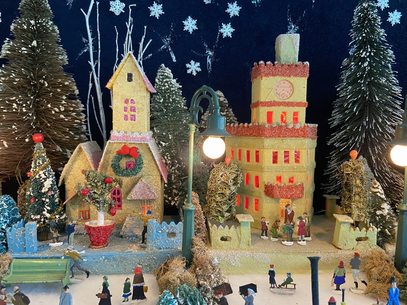 Antique Cardboard Christmas House (300K)