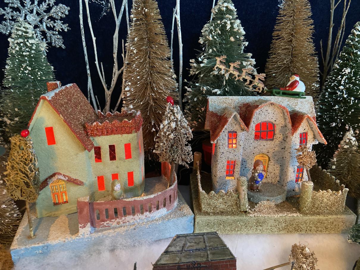 Antique Cardboard Christmas House (300K)