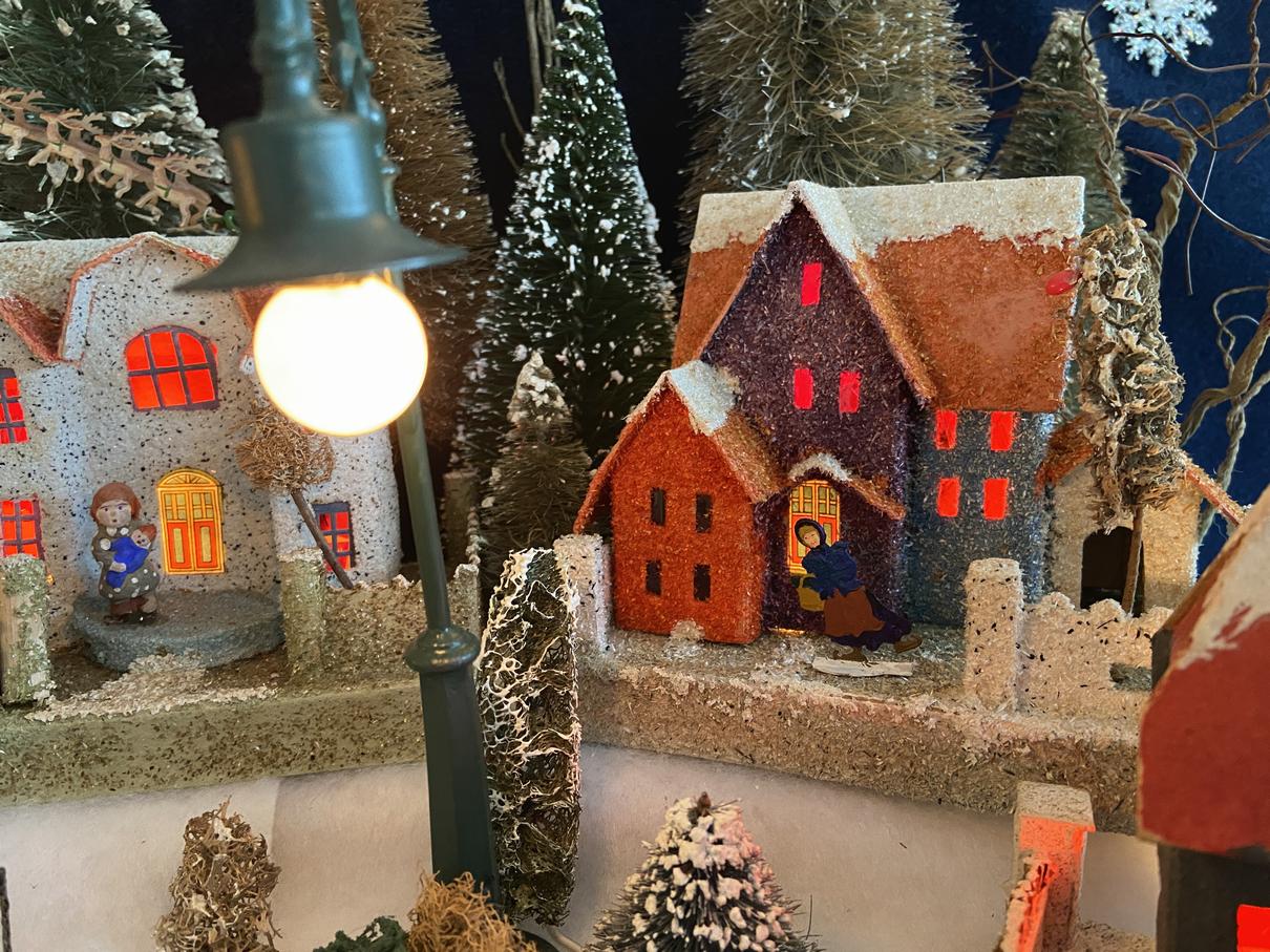 Antique Cardboard Christmas House (300K)