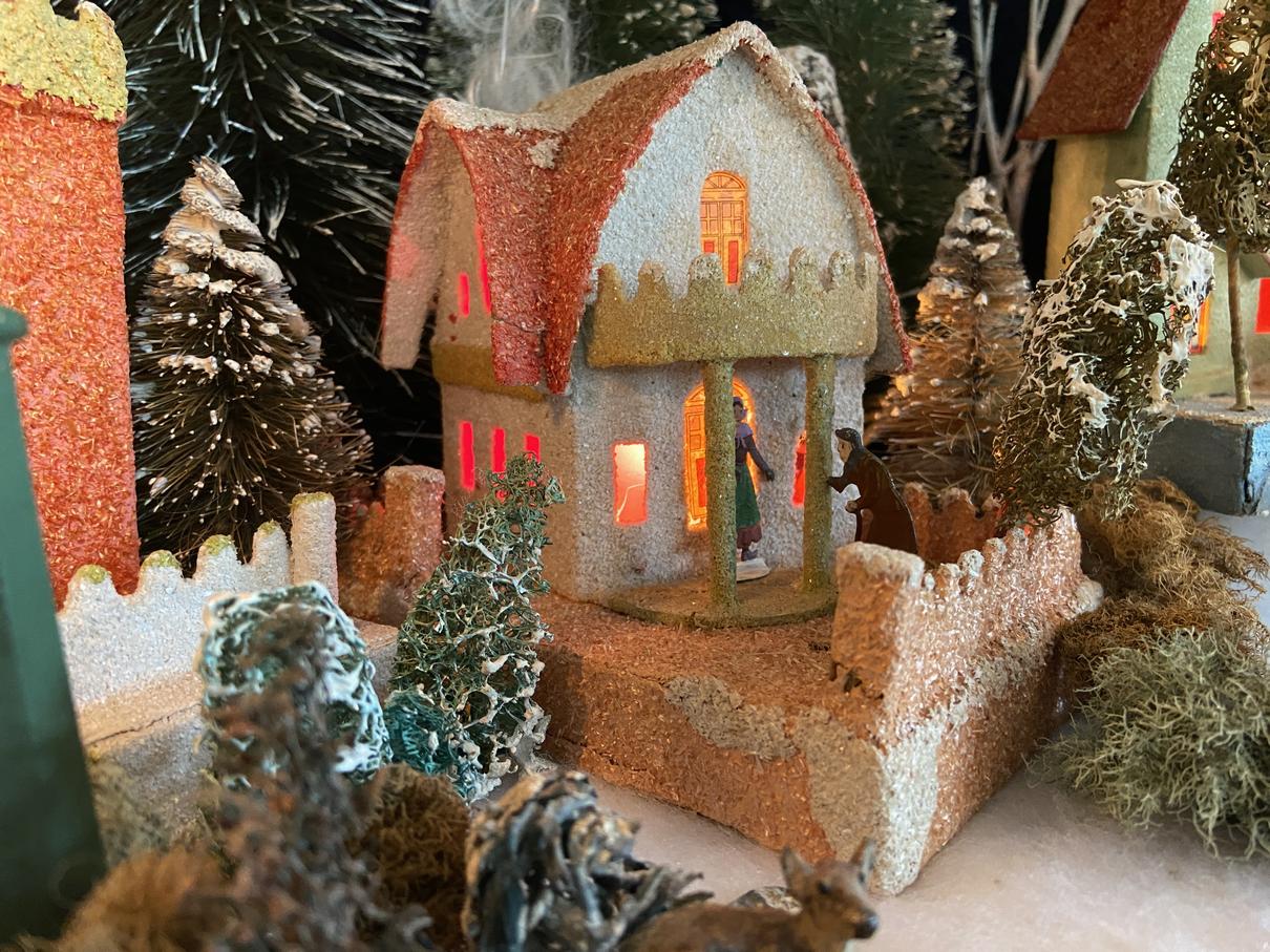 Antique Cardboard Christmas House (300K)