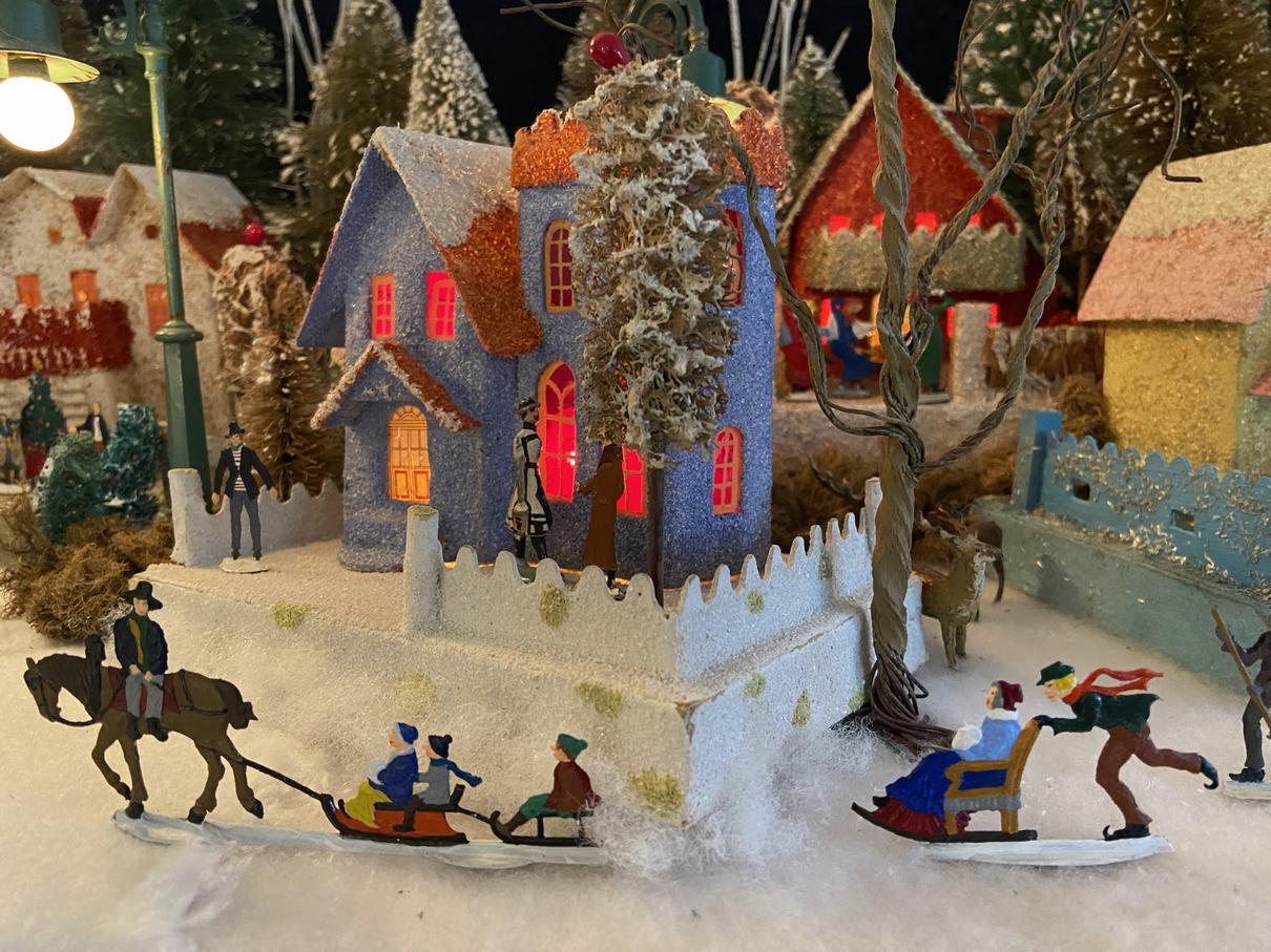 Antique Cardboard Christmas House (300K)