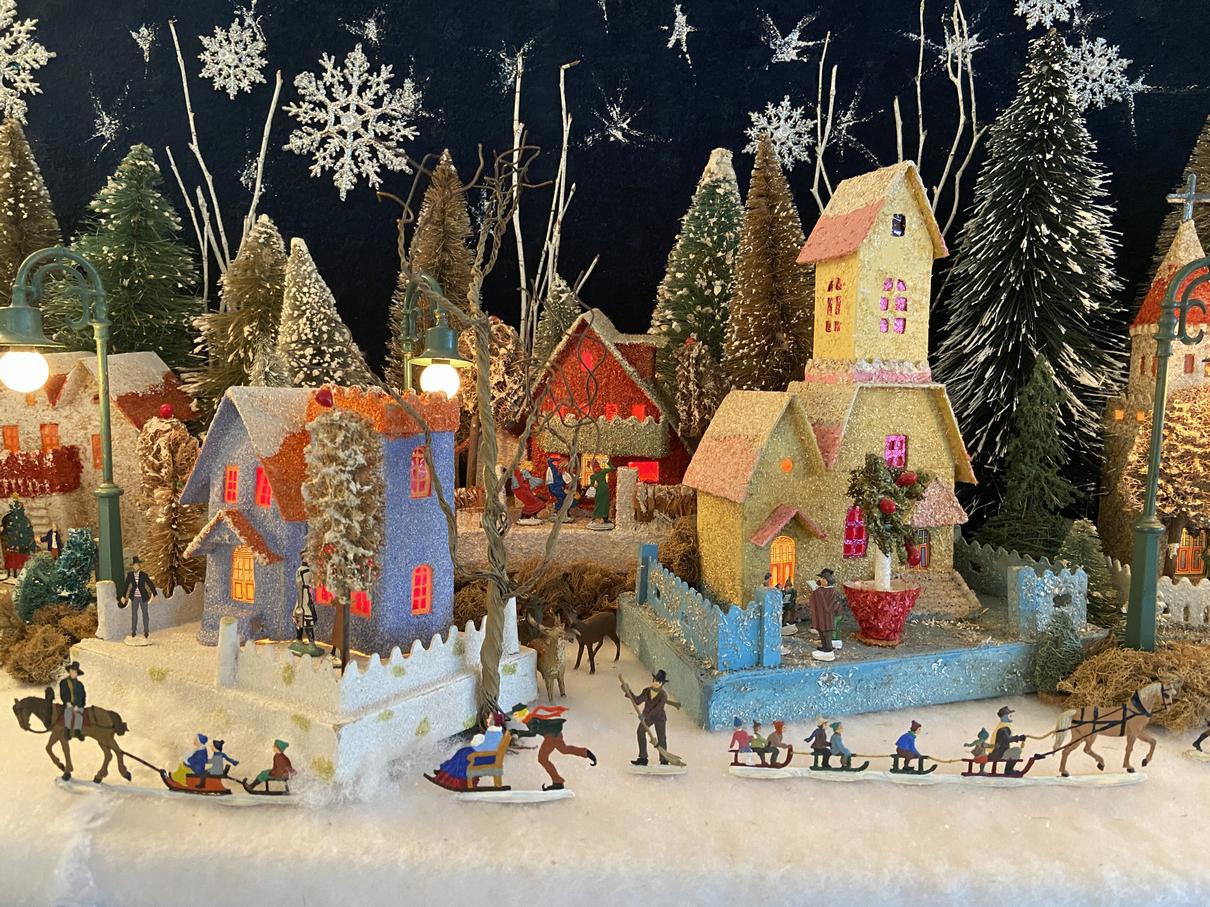 Antique Cardboard Christmas House (300K)