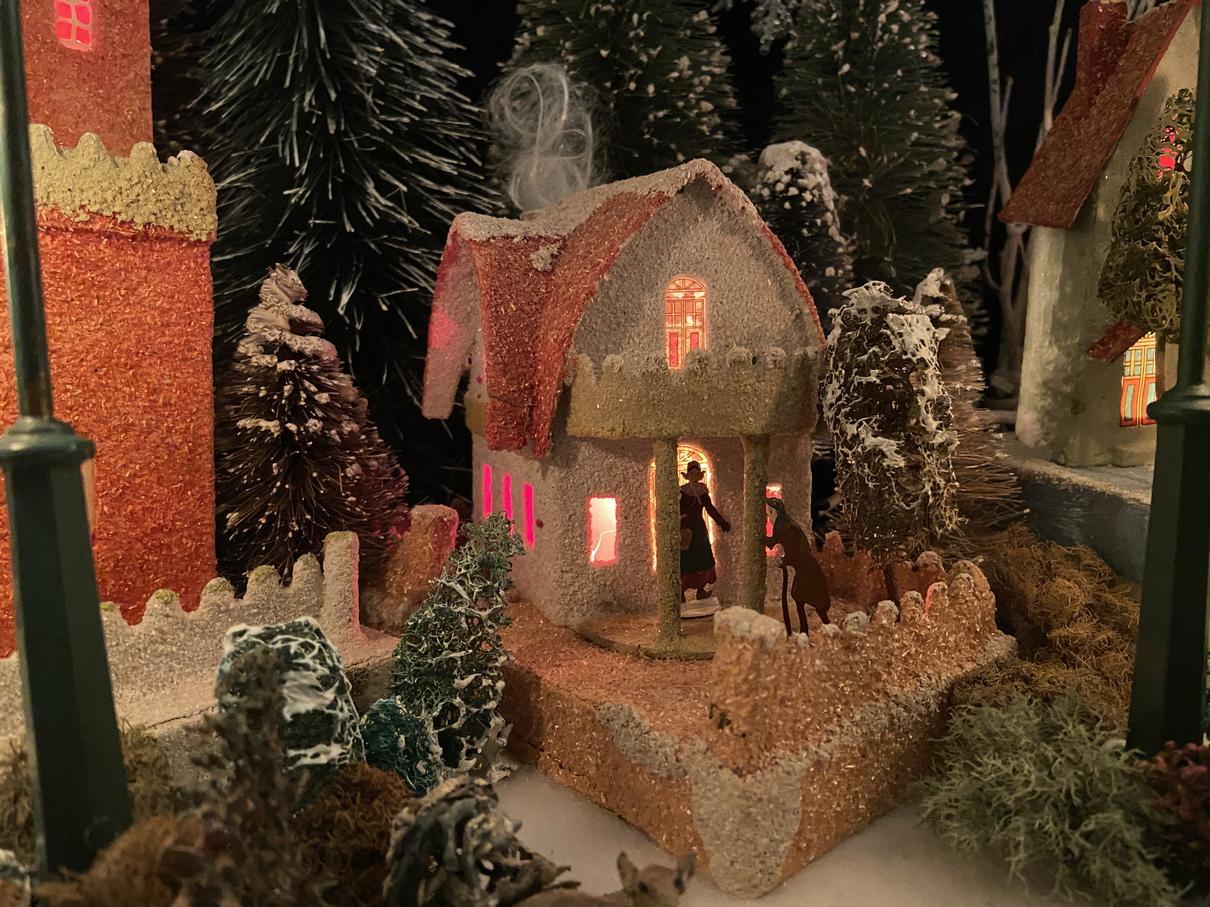 Antique Cardboard Christmas House (300K)